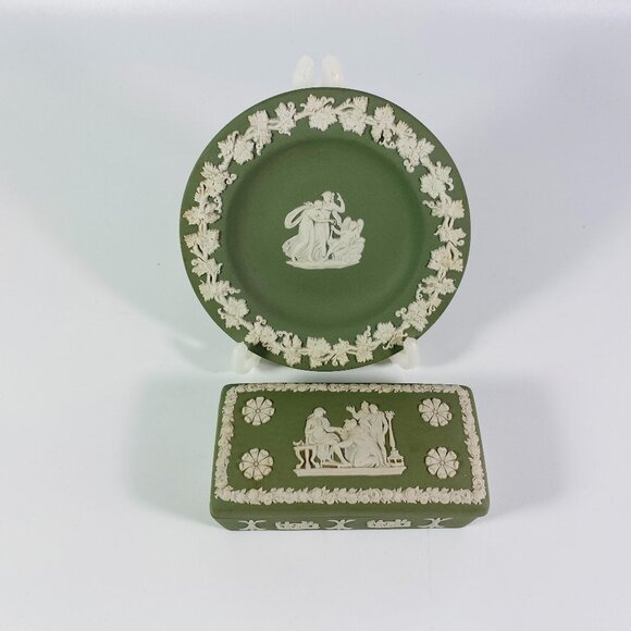 Set of 2 Wedgwood green Jasperware Trinket with Lid & plate - Picture 1 of 13